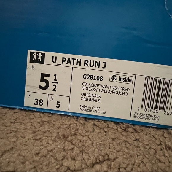 New in box Addias shoes - Picture 4 of 4